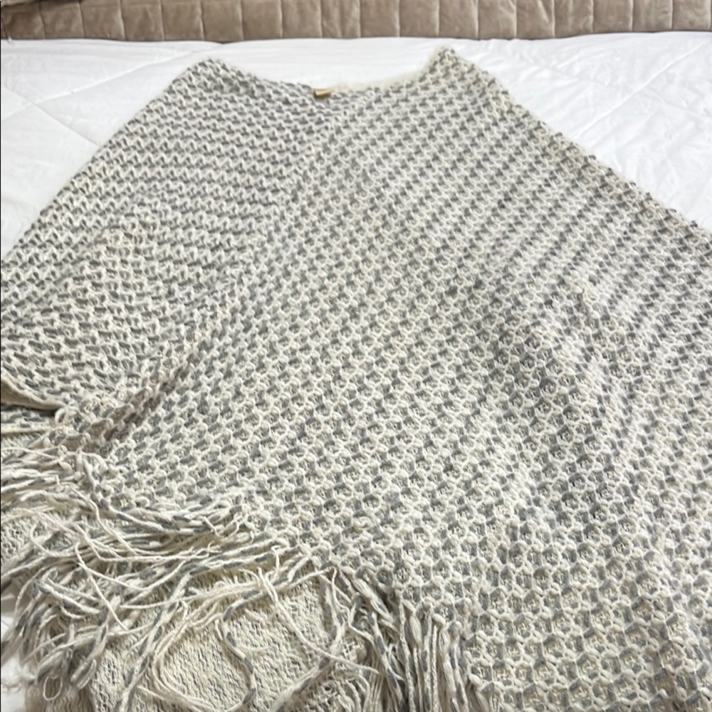 Womens one size pullover shawl